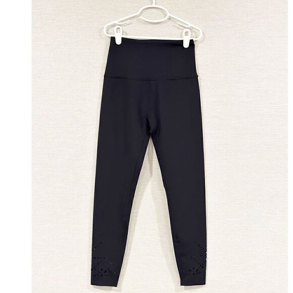 NWOT beyond yoga limited edition laser cut high rise leggings - Picture 1 of 4